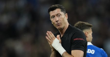 To już 31. trofeum w karierze. Lewandowski ma powody do świętowania