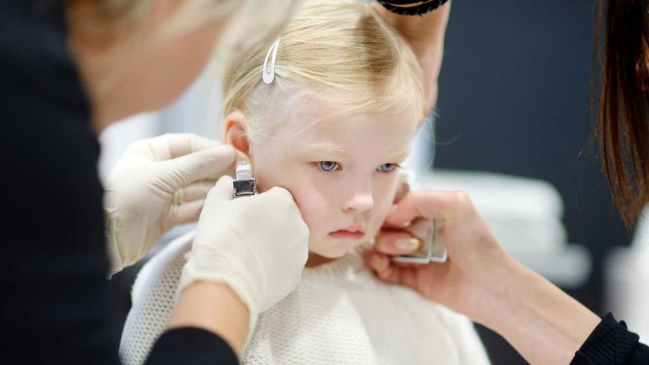 Niesamowite co teściowa chciała zrobić jej 10-miesięcznej córeczce. W ręku miała pistolet