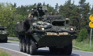 Kolumny wojska na drogach. Gdzie pojadą i jak je wyprzedzać