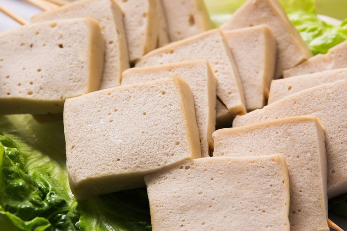 Why is it worth including tofu in the diet?