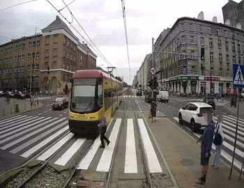 Warszawa: “Smartfonowe zombie atakuje”. TW opublikowały nagranie