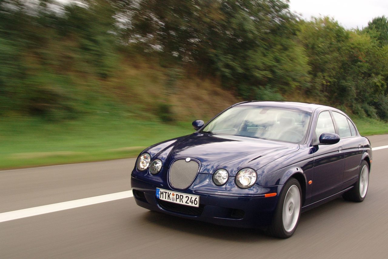 Jaguar S-Type R kusi ceną, wyglądem i osiągami, ale serwis to jego największy problem.