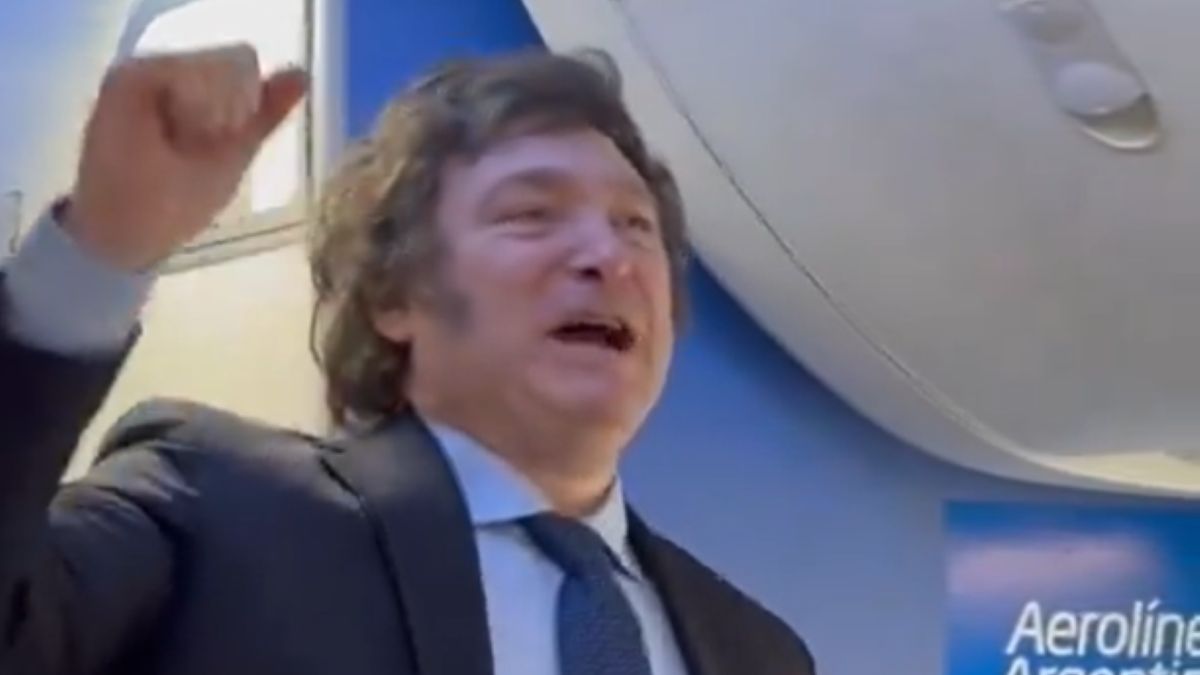  Javier Milei w samolocie