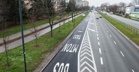 Warszawa. Motocykle zostają na buspasach. Niebawem kolejne ułatwienia