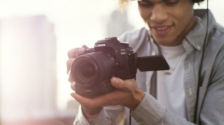 Canon wciąż stabilnie na rynku aparatów premium. Czy ma się z czego cieszyć? 1