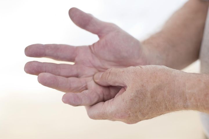 Ból palców rąk lepiej skonultować z lekarzem