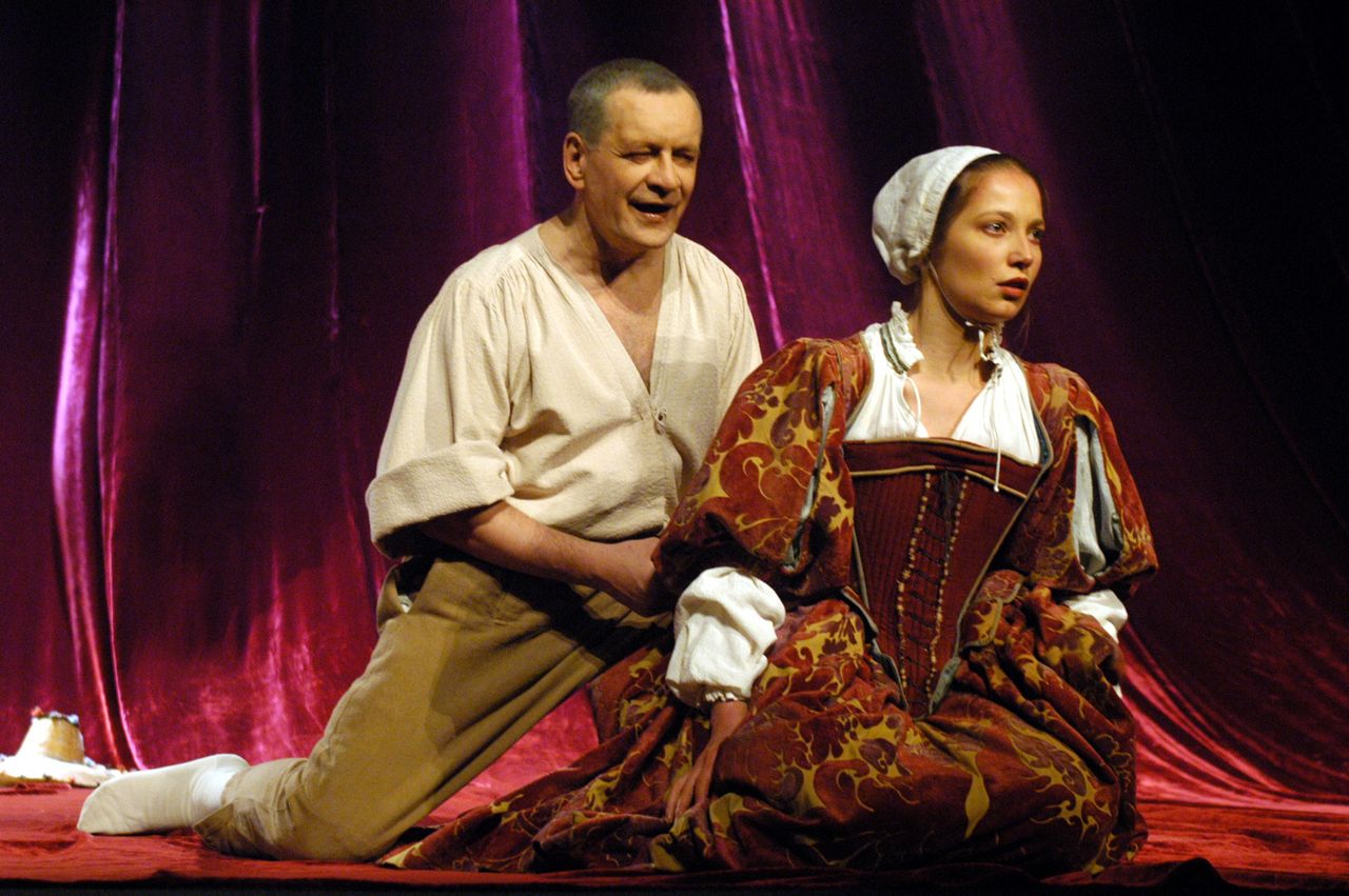 Andrzej Seweryn na scenie Teatru Wielkiego podczas spektaklu "Don Juan", 2004 rok 