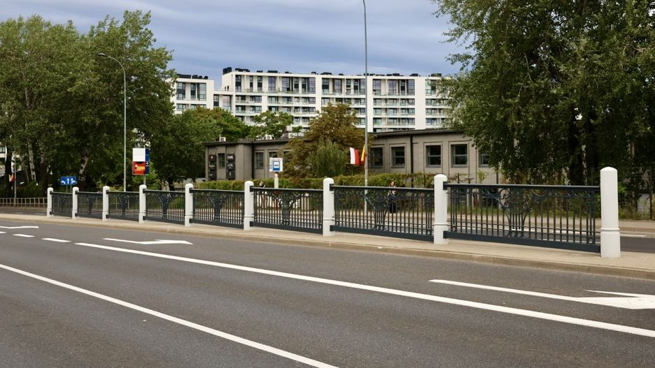 Zabytkowe balustrady wróciły na Powązkowską