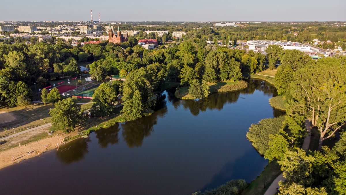 lodz, polska, miasto, stawy jana, staw, woda z góry, dron, zbiornik, woda, drzewa, park, chojny