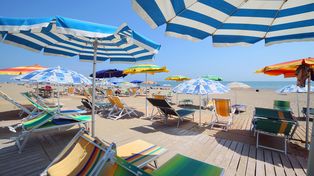 Turyści masowo odwołują wakacje. Liczba rezerwacji spadła o połowę