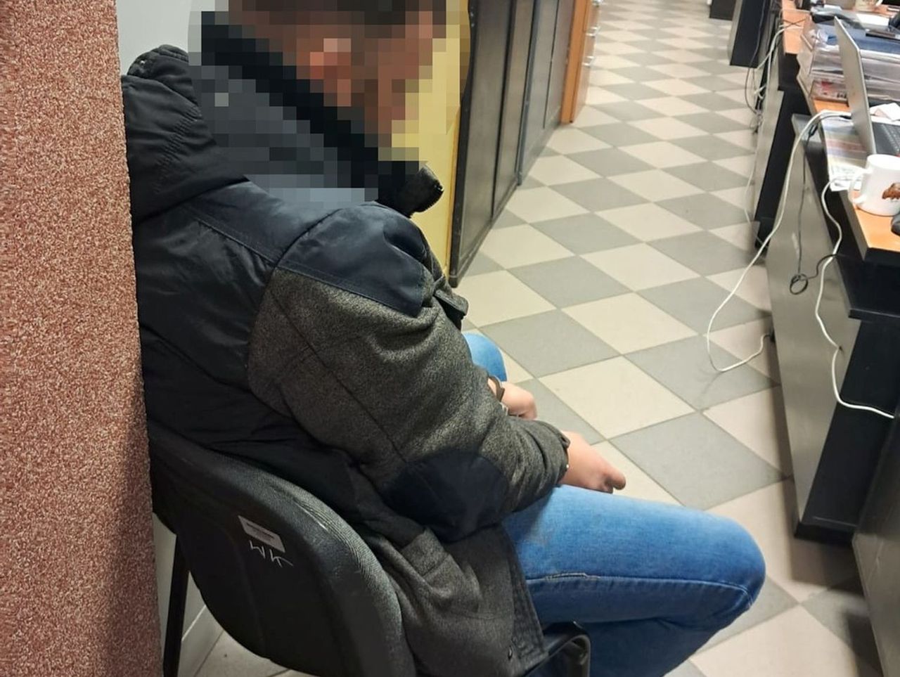 Łódź: Wszedł do sklepu z pistoletem i wycelował w pracownicę