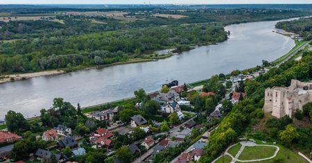 Statek utknął na Wiśle. Konieczna była ewakuacja turystów
