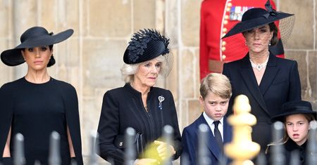 Pogrzeb królowej Elżbiety II. Ekspertka o stylizacjach królowej małżonki Camilli, księżnej Kate i Meghan Markle