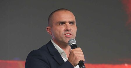 "Taśmy Banasia". Syn szefa NIK reaguje po doniesieniach TVP