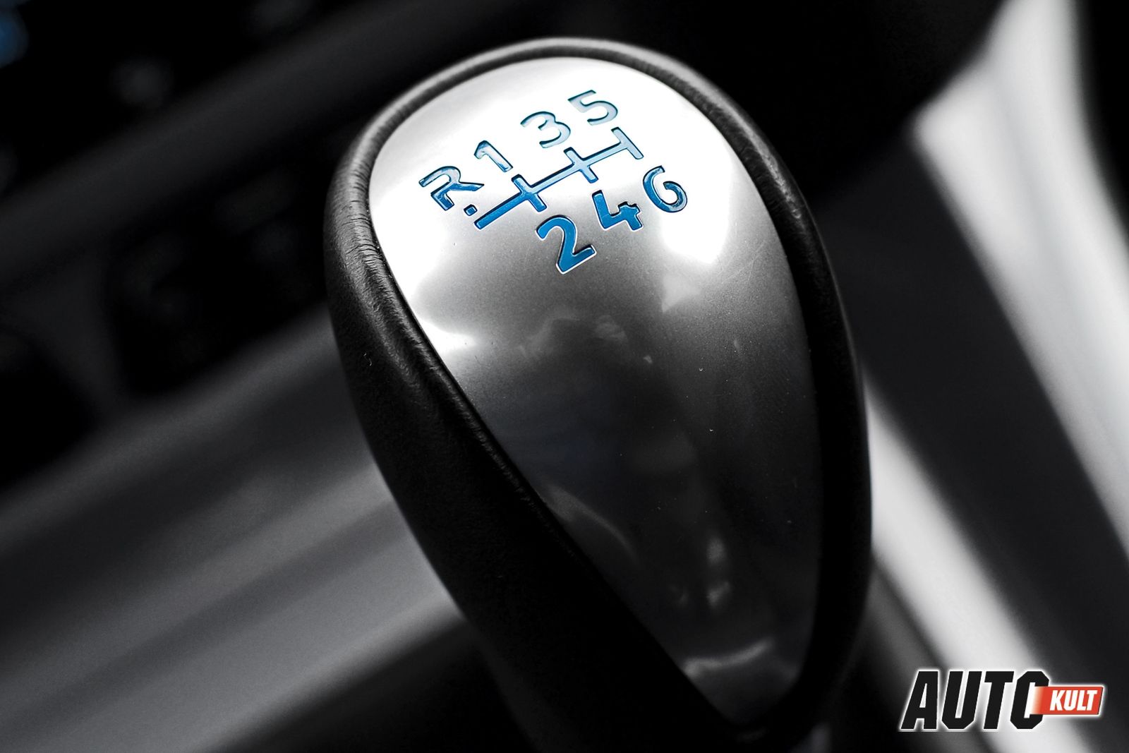 Volkswagen Golf Variant VII 2,0 TDI Highline vs. Ford Focus Kombi 1,6 EcoBoost Titanium - test  [galeria] 28