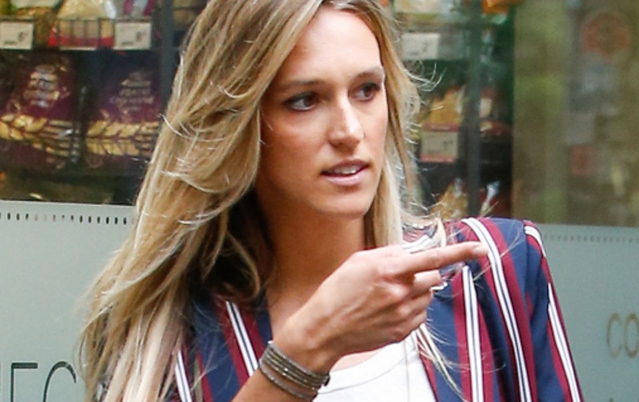 Ola Żebrowska karmi piersią na okładce pisma. I wygląda rewelacyjnie