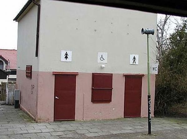 50 toalet z koszmarnego snu architekta 36