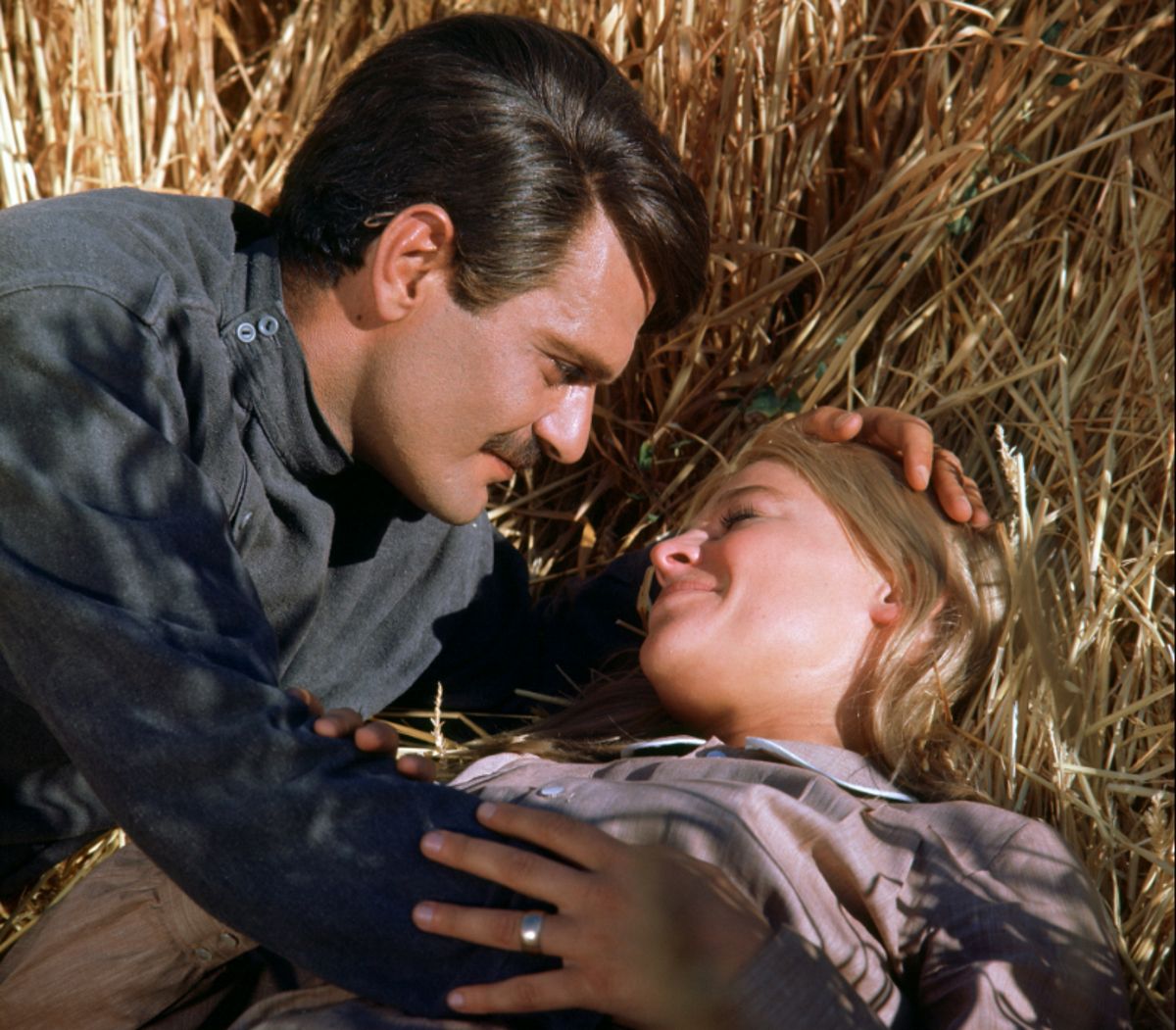 Omar Sharif i Julie Christie w ekranizacji "Doktor Żywago" z 1965 r.