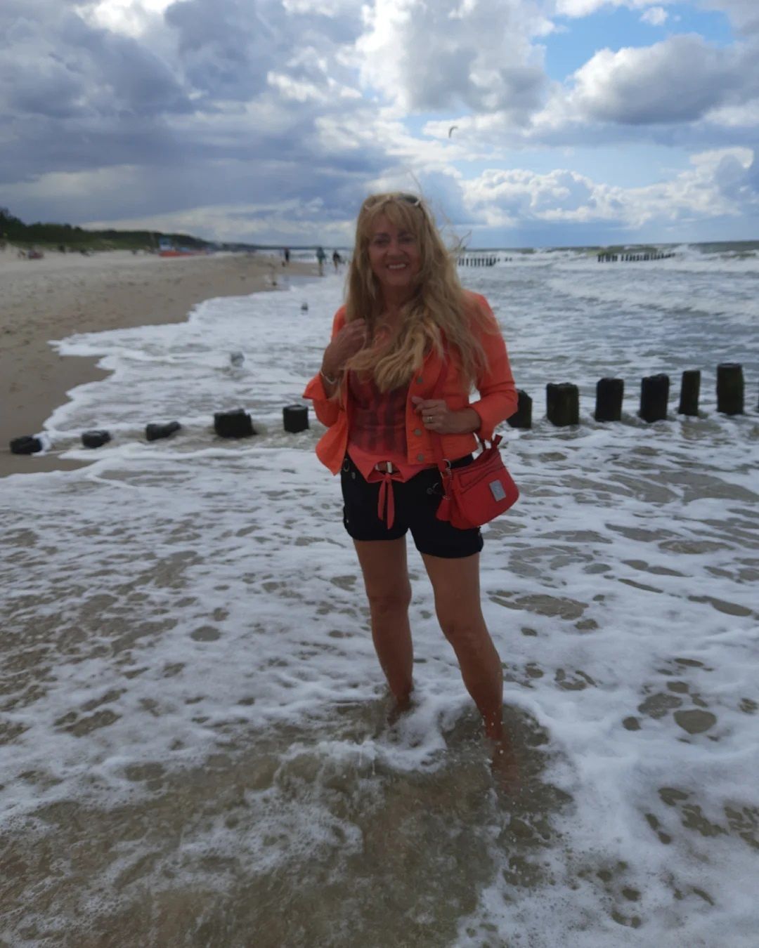 Wiesława Kwiatek na plaży