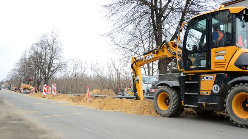 budowa drogi koparka remont drogi droga