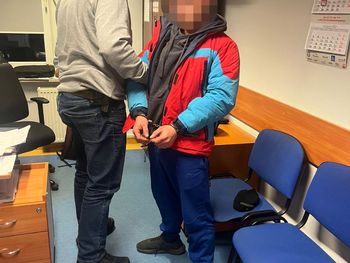 Wołomin: Oszuści wysłali go po pieniądze do staruszki, żeby udawał policjanta. Dała mu 40 tysięcy