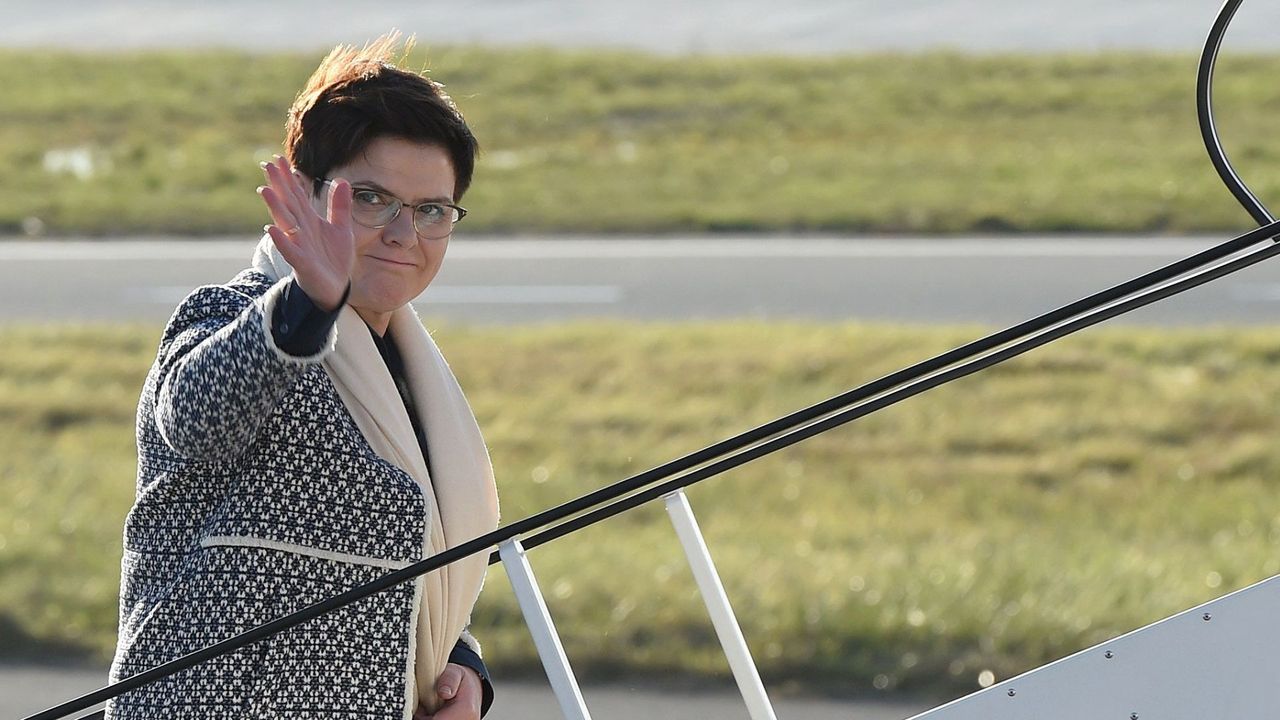 Beata, żegnaj. Beata, wróć. Szydło już wie, że dobrze atakować z cienia