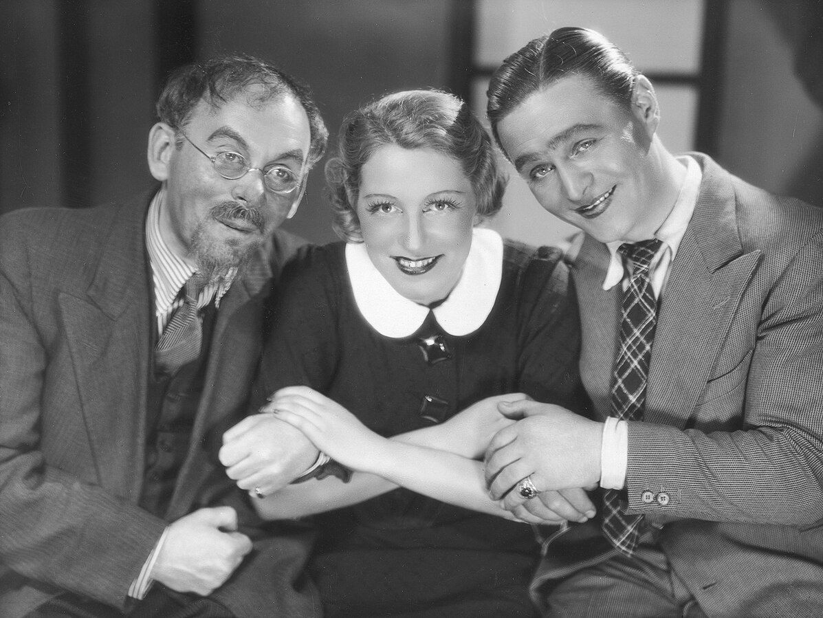 Październik 1936. Teatr "Cyrulik Warszawski". Od lewej: Michał Znicz, Janina Brochwiczówna i Adolf Dymsza