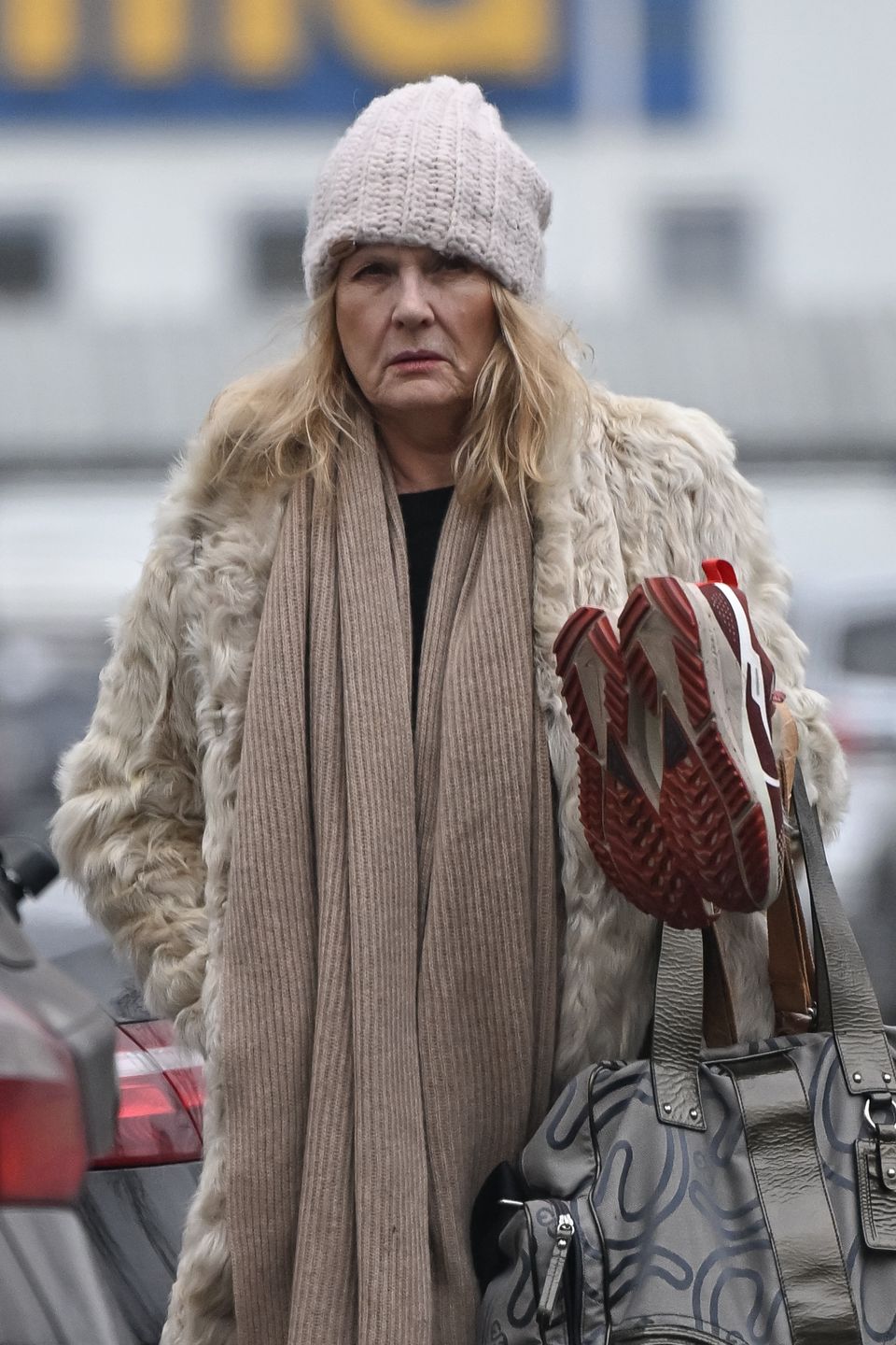 Naturalna Grażyna Szapołowska maszeruje na trening do "TzG"