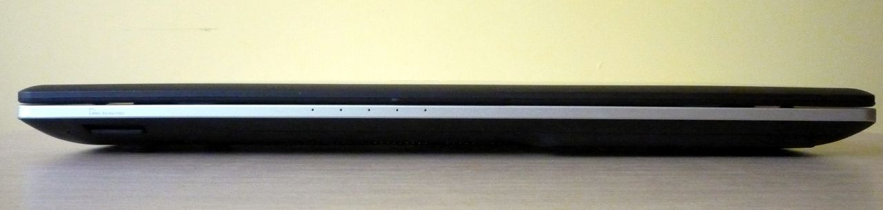 Asus N56VM - front (czytnik kart pamięci)