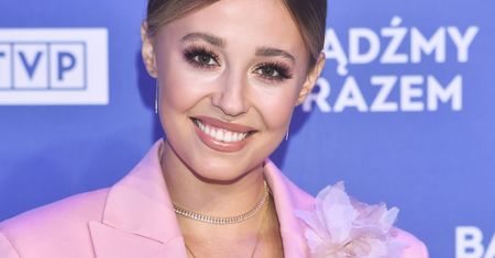 Izabella Krzan założyła bikini. Tak ubrana przechadzała się po plaży