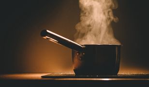 Katowice. 92-latka zapomniała o garnku na ogniu. Policjant uratował swoją sąsiadkę