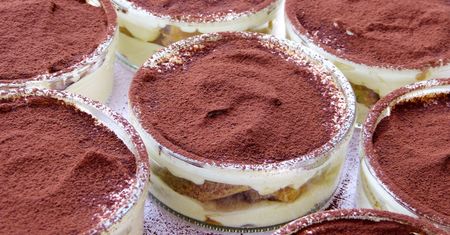 Pomysł na fit deser. Tiramisu z jogurtem naturalnym