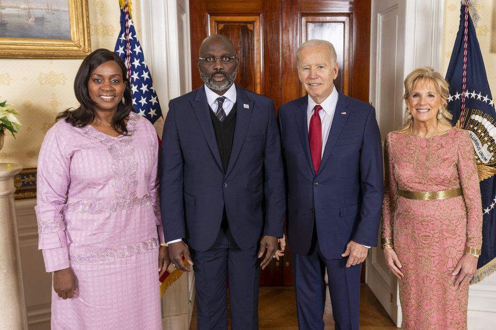 George Weah (drugi z lewej) jako prezydent Liberii fot. domena publiczna