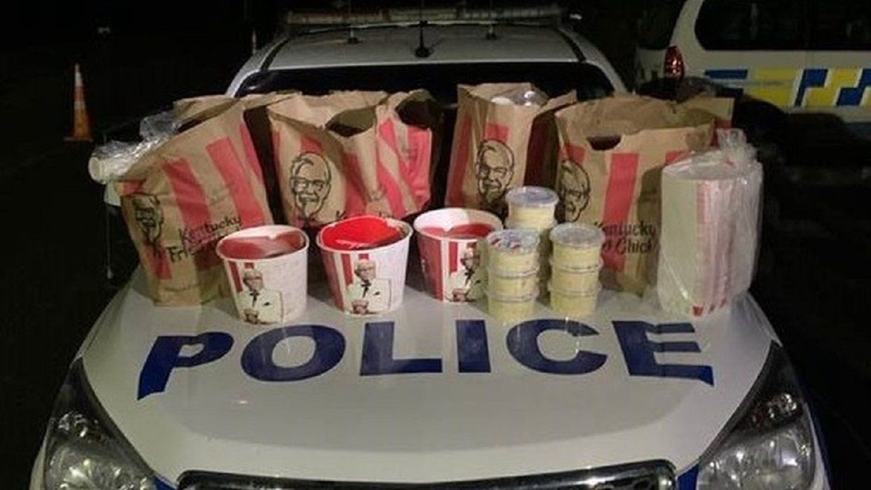 Przemyt jedzenia z KFC. Mężczyźni zatrzymani przez policję