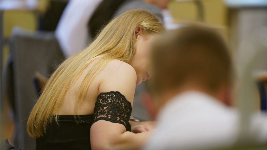 Wyniki matur 2020. Maturzyści, którzy nie zdali matury z jednego z przedmiotów, mówią: - Wpływ na to miała nauka zdalna.