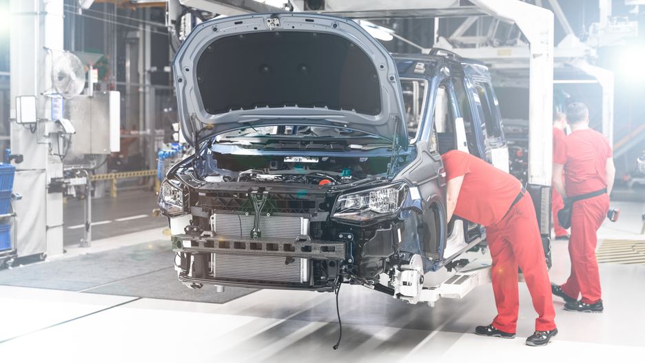 auta, produkcja, fabryka, montaż, samochód, praca, linia, linia produkcyjna, budowa, praca na produkcji, automotive, linia produkcji samochodów, oczekiwanie, producent
