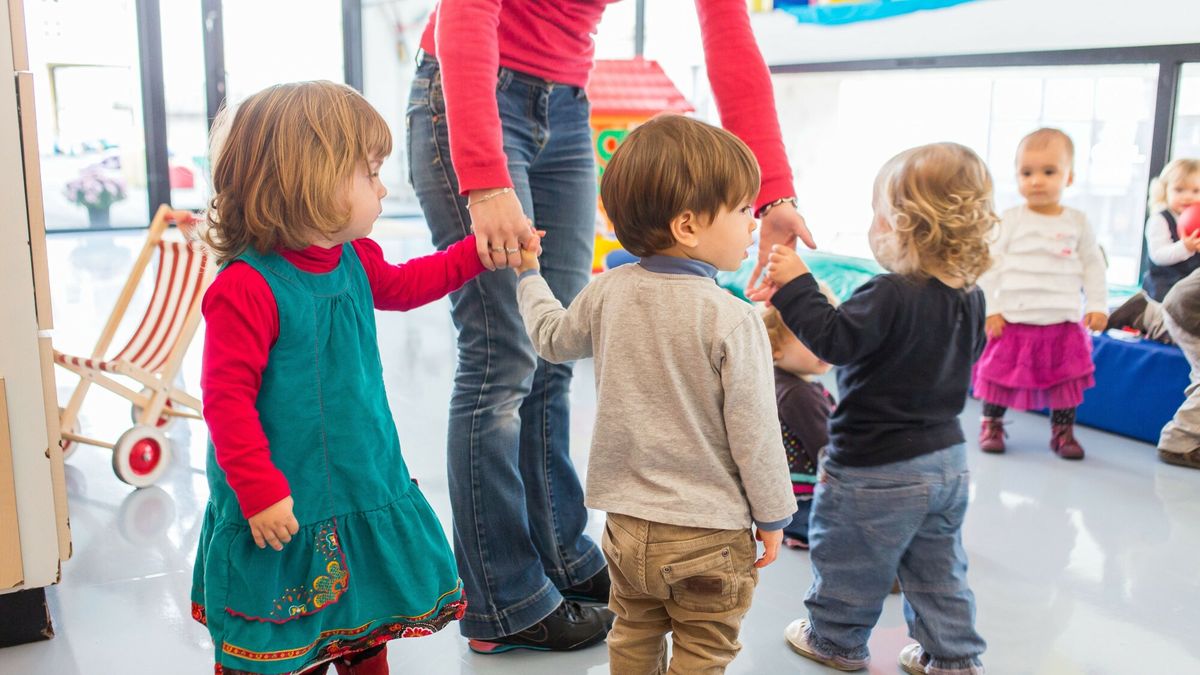 Rodzic od miesięcy bez informacji ws. nowego świadczenia. ZUS od