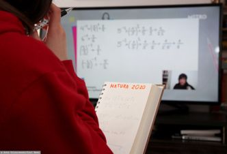 500+ dla nauczycieli. Wsparcie ma być, ale na jakich warunkach? "Żeby nie było jak z tarczami"