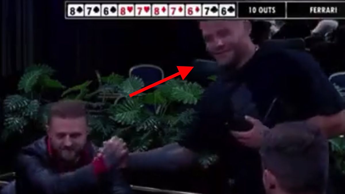 Paweł Bomba (z prawej) jest poszukiwany listem gończym