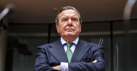 Schroeder w ogniu krytyki. Żona byłego kanclerza zabrała głos