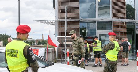 Kontrole na granicy wprowadzone za późno? Eksperci podzieleni ws. decyzji rządu