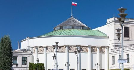 48-letni mężczyzna PODPALIŁ SIĘ pod budynkiem SEJMU!