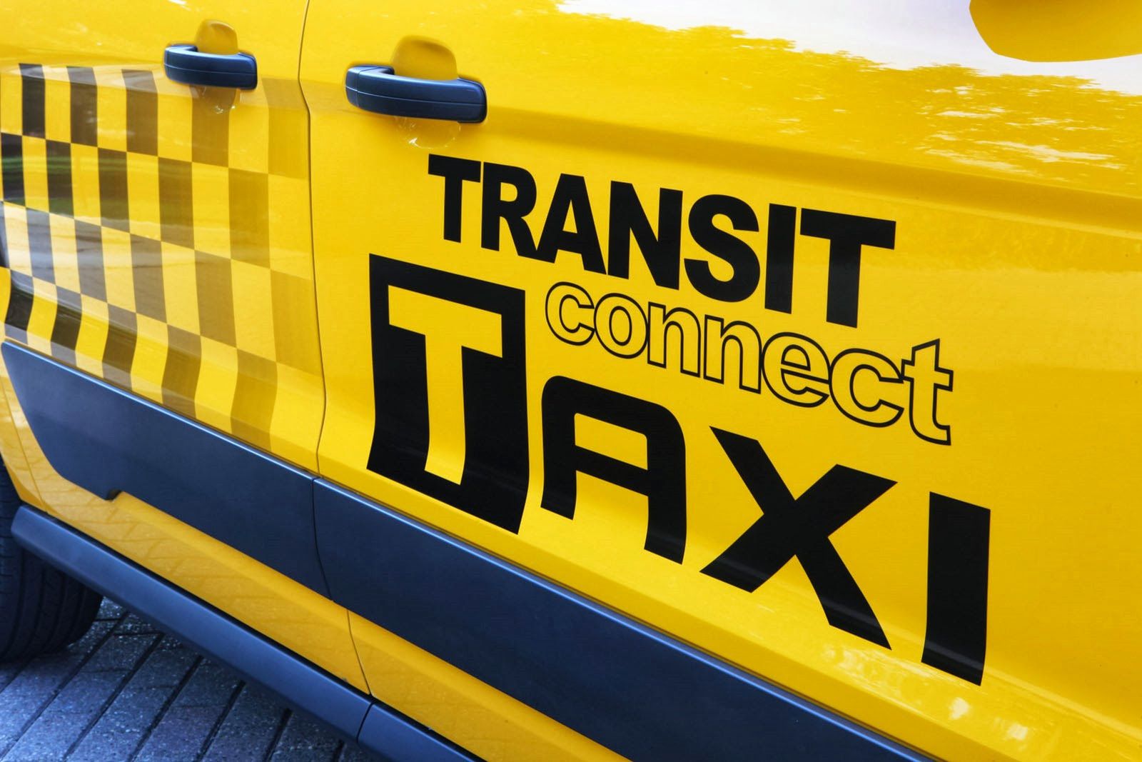 Ford introduces the 2014 Transit Connect Taxi, prioritizing passenger and cargo space, livery-duty durability and low operating costs.