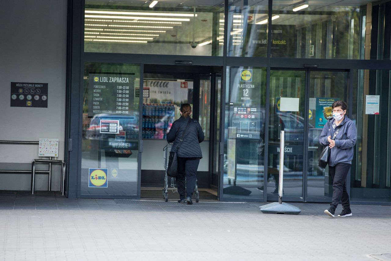 Koronawirus w Polsce. Lidl i Biedronka wydłużają godziny otwarcia sklepów