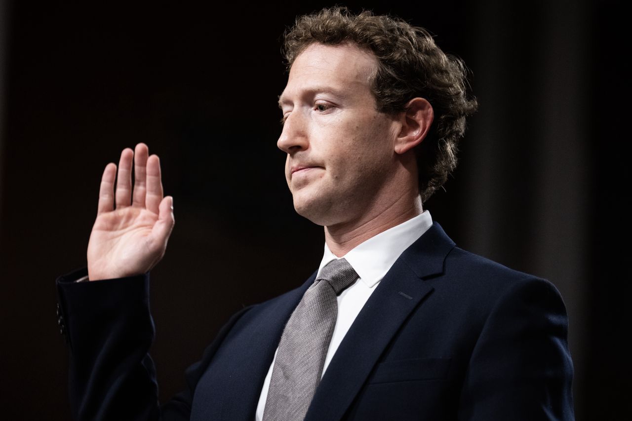 Mark Zuckerberg during a hearing in the American Senate