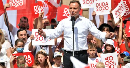 Najnowszy sondaż prezydencki. Kto wygra w II turze? Wyniki się odwróciły