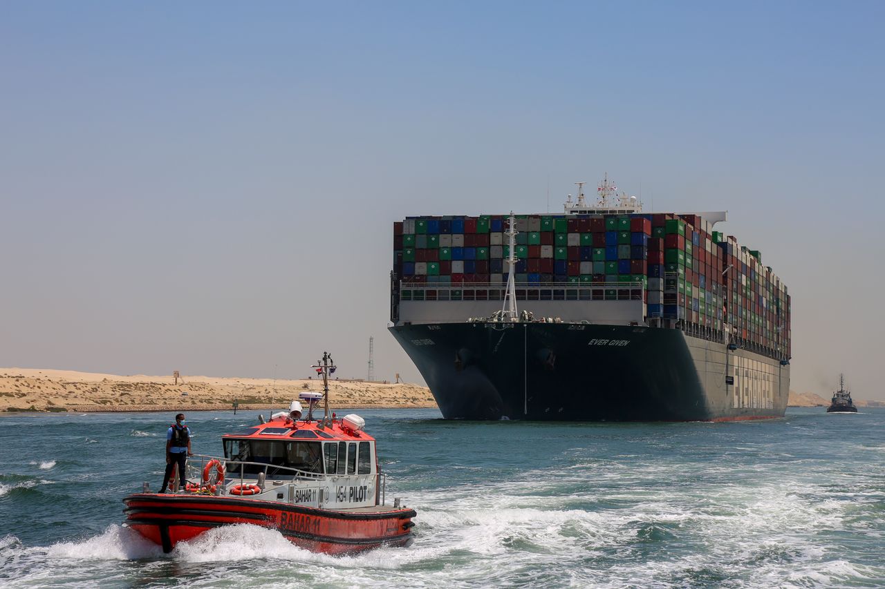 Kanał Sueski zablokowany. Statki nie płyną też przez Bosfor