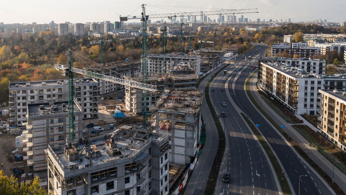 teren budowy
Warszawa, 28.10.2024. Budowa osiedla mieszkaniowego w Warszawie. PAP/Leszek Szyma�ski
Leszek Szyma�ski
Na start, budowa, budynek, ceny, ceny za metr kwadratowy, deweloper, doch�d, dom, dom development, dzia�ka, dzia�ki budowlane, dziura w ziemi, fliper, fliperzy, harmonia mokot�w, inwestycja, kredyt, mieszkanie, mieszkanie w warszawie, mieszkaniowy, osiedle, panorama, rynek, rynek mieszkaniowy, rynek pierwotny, stolica, warszawa, warszawy, widok, z drona, z lotu ptaka