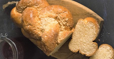 Domowa chałka. Zaskakująco prosty przepis na popularny przysmak