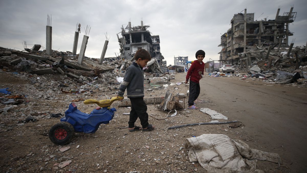 JABALIA, GAZA - FEBRUARY 11:  People continue their daily life under difficult conditions at Jabalia Refugee Camp, located in the north of the Gaza Strip, as they struggle to survive among the rubble of buildings destroyed by Israeli attacks after the ceasefire agreement entered into force in Jabalia, Gaza on February 11, 2025. (Photo by Mahmoud ssa/Anadolu via Getty Images)